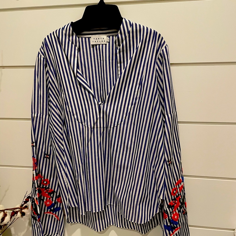 Tanya Taylor blouse w embroidered sleeves!